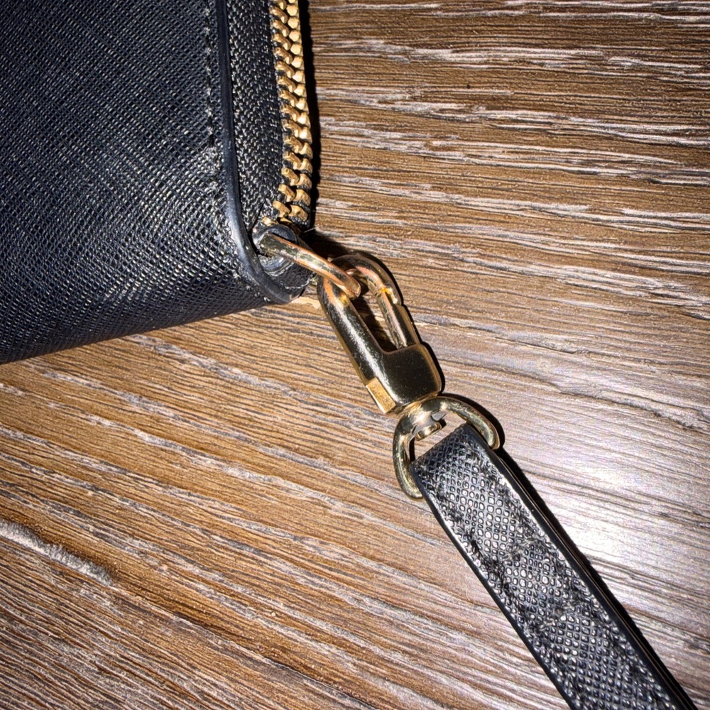 Tory Burch Black Leather Large Wristlet with Gold tone hardware EUC
Make a Offer - Picture 9 of 11